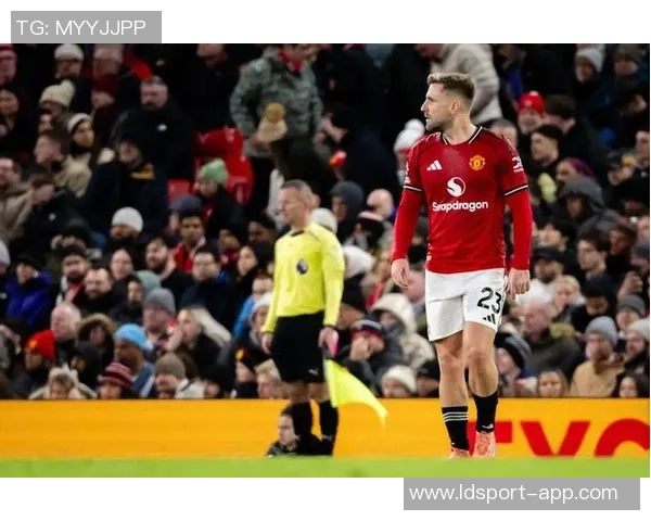 豪取三连胜阿莫林的343阵型再获认可曼联战术更直接引发热议